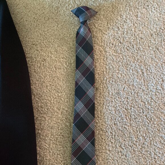 Boys Van Heusen Black Suit Size 14 - Picture 3 of 4